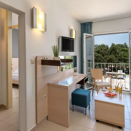 Valamar Pinia 3* بوريتش